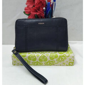 Fossil Black Leather Zip Arpimd Credit Card Wristlet - Wallet